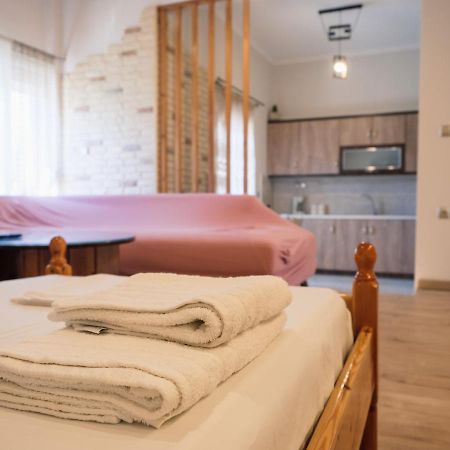 Kellys Cozy One Bedroom House Next To The Beach Ikonomianika Esterno foto